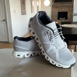 Men’s On 9 cloud 5 glacier/ white worn twice